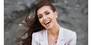 Moderatorja e njohur shqiptare qenka tradhtuar dhe e ka falur për hir të dashurisë