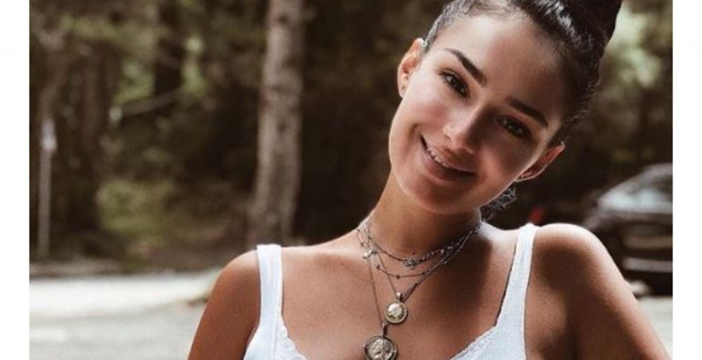 (+18) Klea Hutës i publikojnë foto dhe video pornografike në Facebook. Moderatorja kërkon ndihmë