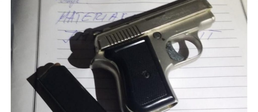 I riu alarmoi policinë, njoftoi për një makinë të dyshimtë afër shtëpisë, por përfundoi vetë në pranga. Ja çfarë u zbulua