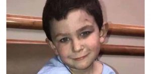 5-vjeçari hero, shpëton nga flakët motrën e tij më të vogël dhe 6 anëtarët e tjerë të familjes