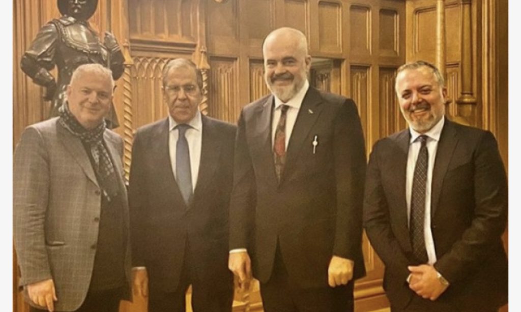 Rama merr me vete në Moskë, 2 gazetarët  Sokol Balla dhe Baton Haxhiun