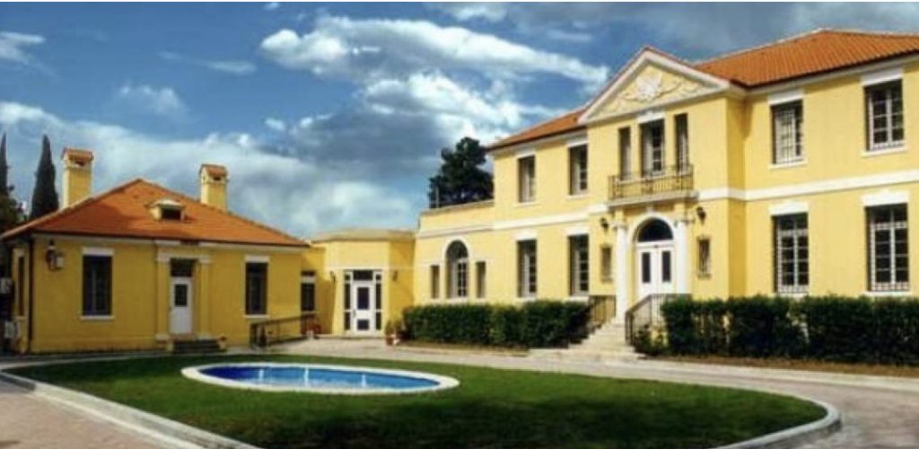 Ambasada amerikane apel qytetarëve të saj: Duhet të jeni vigjilentë