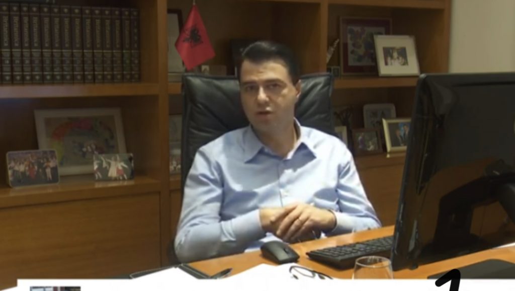 Basha flet për incidentin në QS: Sjellje e turpshme. T’i vënë gishtin kokës, se mua s’më ndalin dot