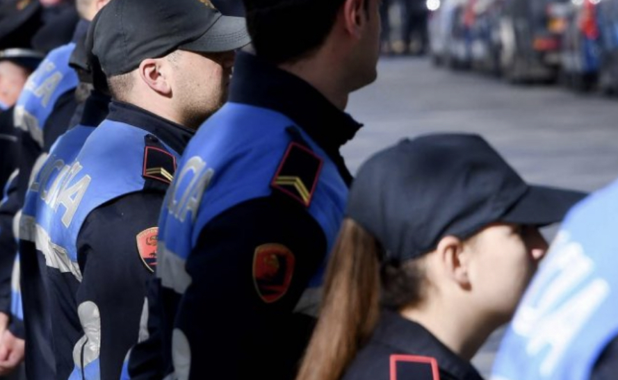 Gruaja e kap mat burrin polic  dhe e kallëzon