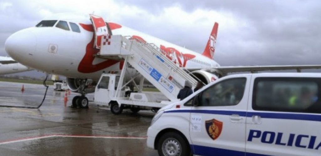 Deportohen 26 shqiptarë nga Spanja