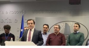 Albin Kurti vendos heqjen e taksës ndaj Serbisë