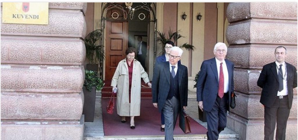 Mbërrin sot në Tiranë Delegacioni i Komisionit të Venecias