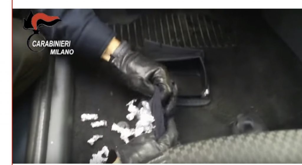 VIDEO/ Efektivja e Policisë shqiptare kapet me kokainë në Itali