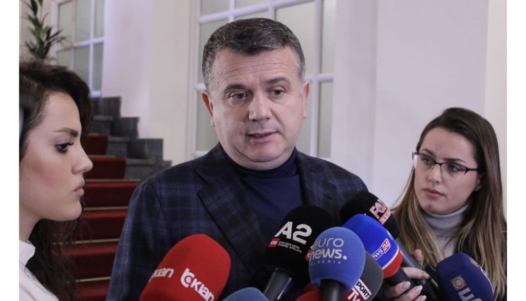 Balla flet për hallin e Metës dhe i kujton shkarkimin: Ai duhet të ndajë përfundimisht nëse do të…