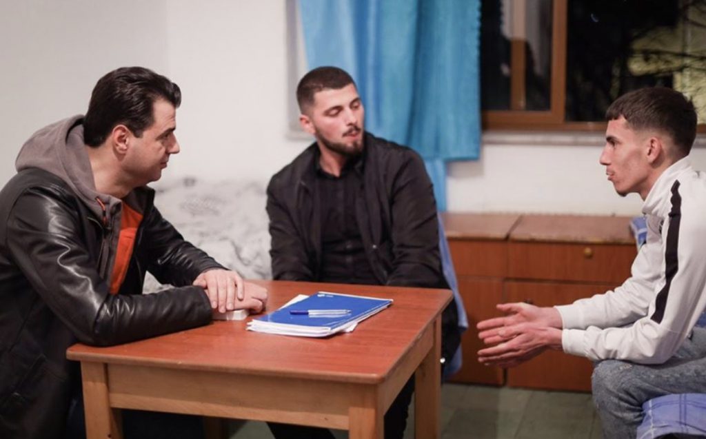 Basha flet për ‘incidentin’ në konvikt: U bëj thirrje atyre që merren me kërcënime të rishqyrtojnë taktikat