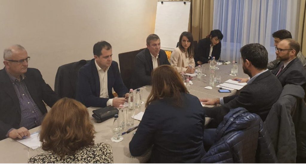 Takimi 60 minutësh i ekspertëve të ODIHR me maxhorancën dhe opozitën