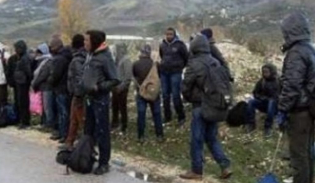 Kapen në Novoselë 20 refugjatë afganë, mes tyre fëmijë
