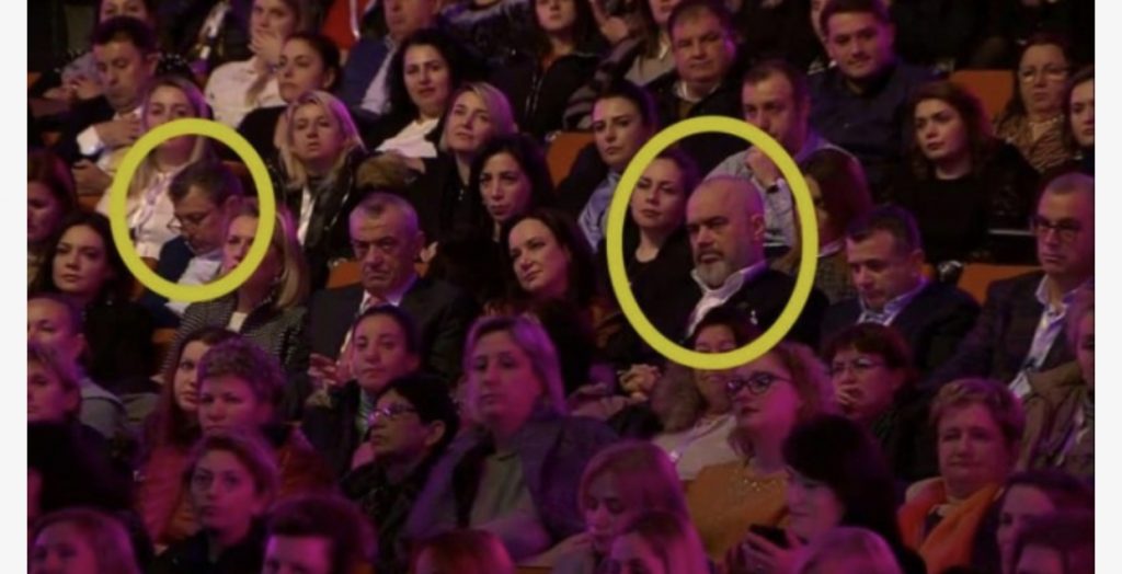 ‘NON GRATA’ në SHBA, por Vangjush Dako nuk heq dorë nga kryesia e PS