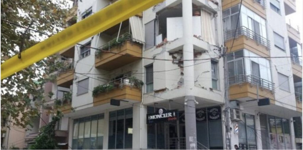 Bashkia urdhëron shembjen e dy pallateve në Lezhë