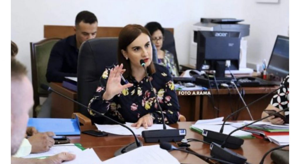 Kërkoi dorëheqjen e ministres Shahini dhe llogari për AMA-n