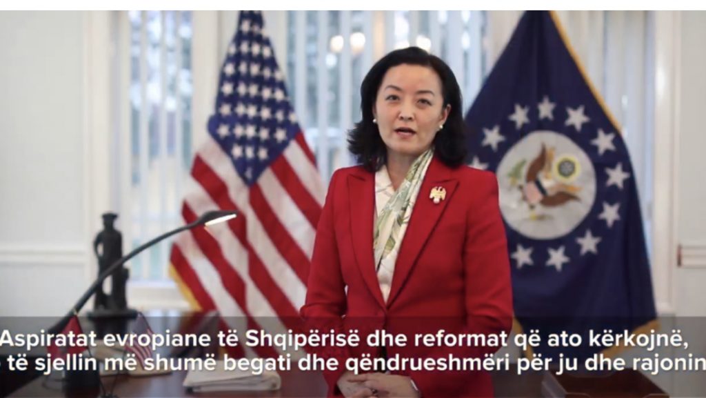 Ambasadorja amerikane në Shqipëri, Yuri Kim ka postuar një video në rrjetet sociale