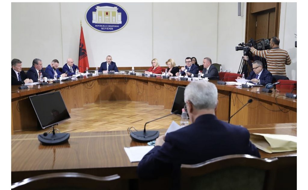 Komisioni për shkarkimin e Presidentit Meta, pyetet kreu i KED-së, Dvorani