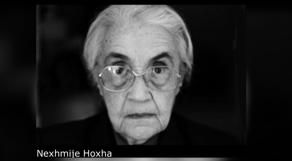 Vdes gjysma e simbolit të diktaturës Nexhmie Hoxha