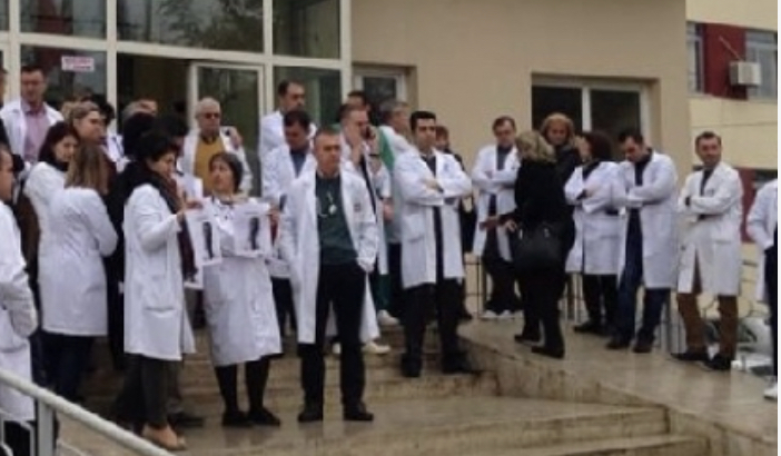 Koronavirusi/ 30 mjekë shqiptarë drejt Italisë