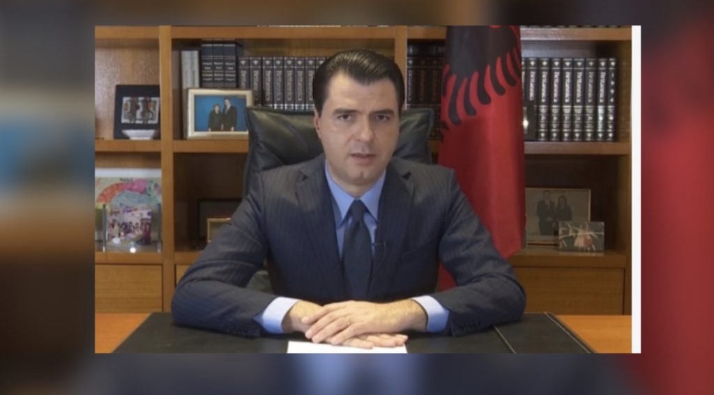 Basha i kërkon qeverisë të mbyllë Call Center-at dhe fasoneritë