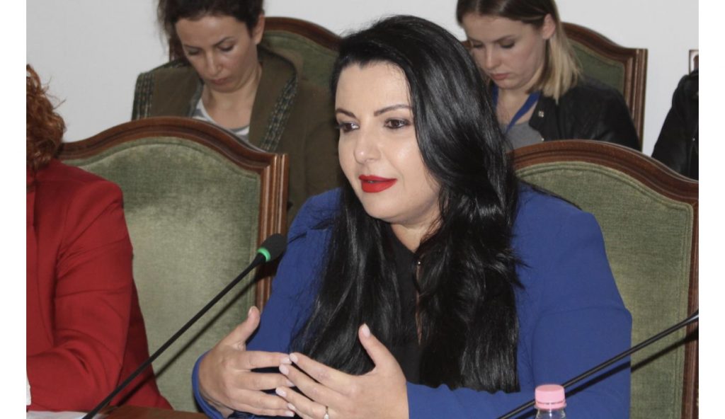 Mbyllen kufijtë hyrës me Italinë përmes detit dhe ajrit