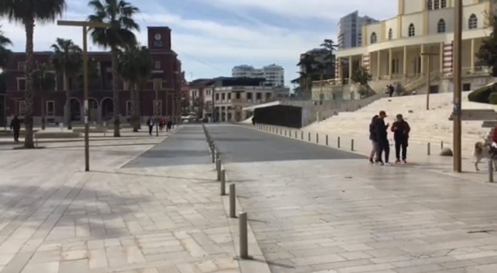 Durrës, qytetarët të frikësuar nga COVID-19