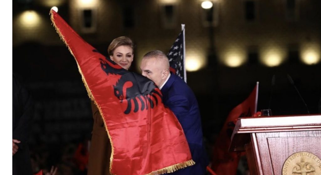 Presidenti Meta reagon pas manifestimit: Shqipëria është e jona