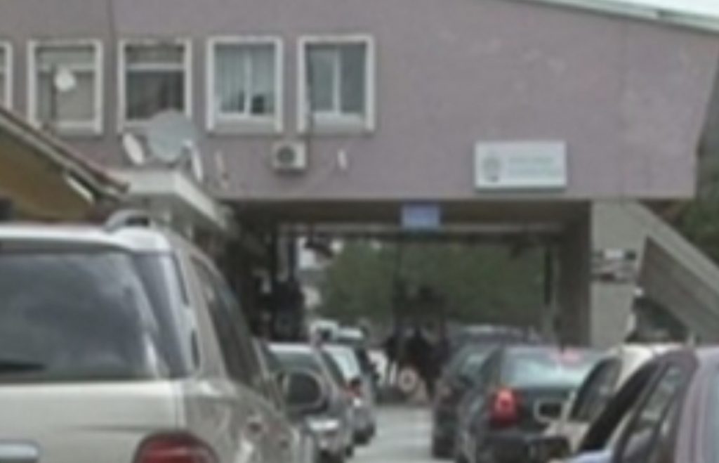 Kryente regjistrime fiktive në sistemin TIMS, pezullohet ndihmës kontrollorja në doganën e Kapshticës,