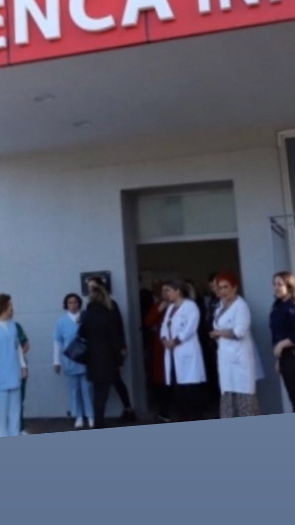 Vetë-karantinohen katër mjekë e infermierë në Durrës