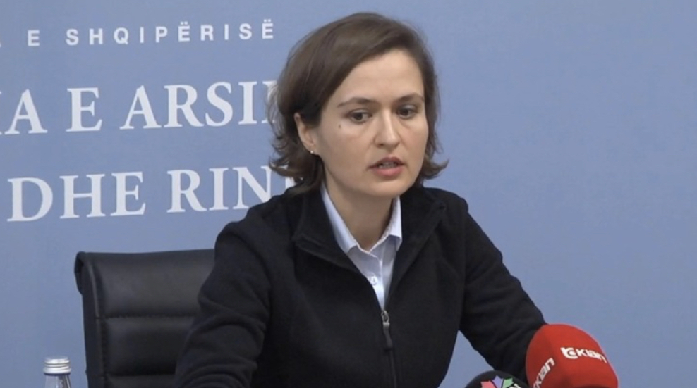 Ministria Arsimit jep detajet: Nxënësit do mësojnë nga shtëpia.