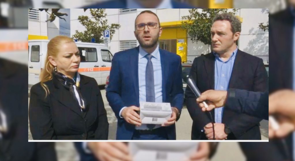 PD denoncon: Maskat e shpërndara për stafin mjekësor kanë skaduar në 2011