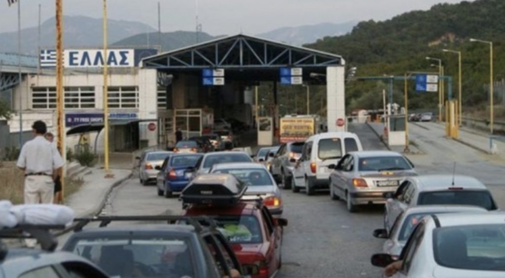 Mbyllet qarkullimi me Greqinë nga dita e nesërme, qoftë me avionë, apo me autobuzë