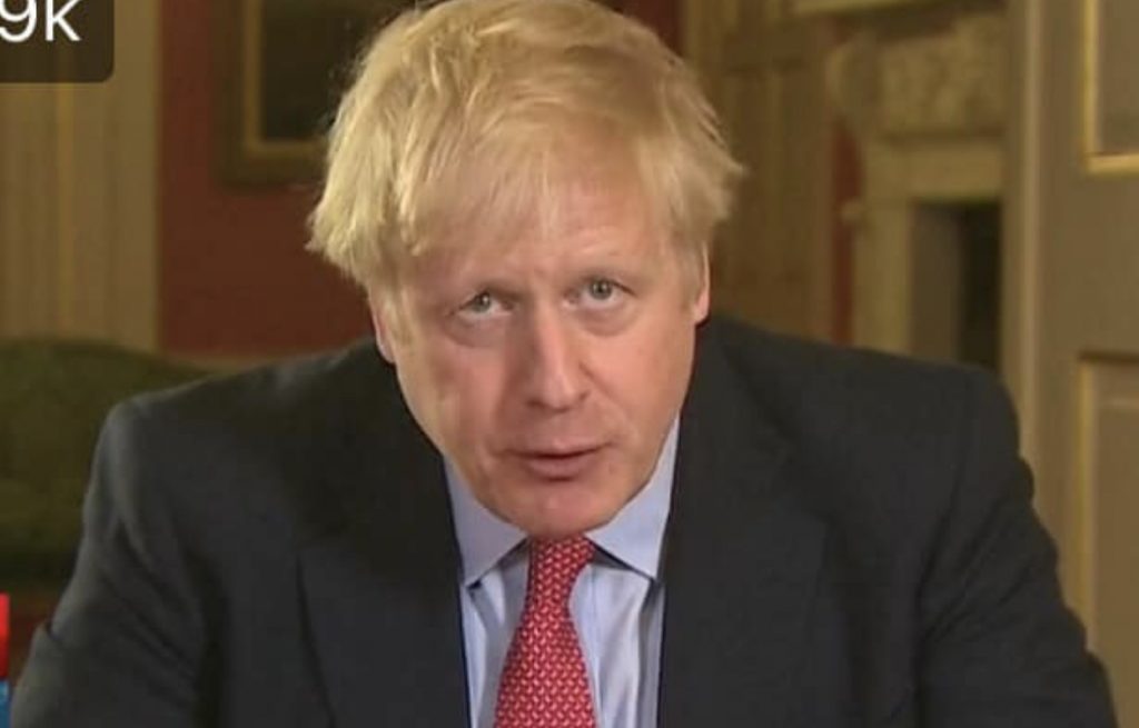Izolohet Britania, Boris Johnson njofton masat e reja: Mbyllen dyqanet, ndalohet lëvizja