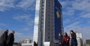 Qeveria e Kosovës kufizon lëvizjet