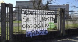 Mjeku në Itali: Mos na quani heronj tani, keni bërë politika skandaloze!