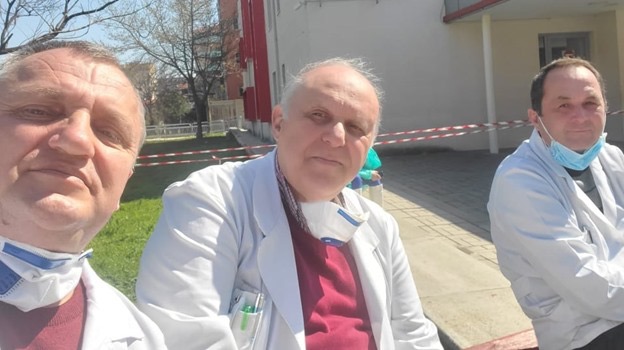 Mjeku Tritan Kalo bën apel: T’u bëhemi krah me qëndrimet e veprimet tona personelit mjekësor