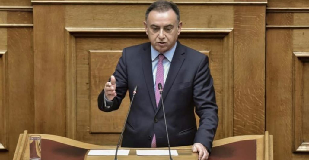 Deputeti grek preket  nga koronavirusi