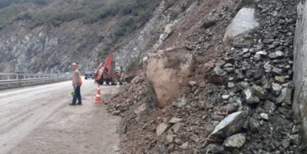 Rrëshqitje dherash në Fushë-Krujë e Librazhd nga reshjet