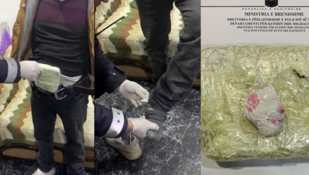 Kapshticë /Kishte fshehur kanabis çokollatë në pjesën e barkut dhe në këpucë