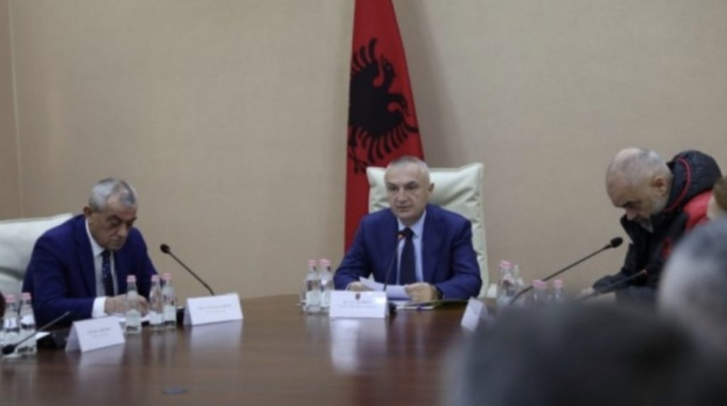 Ish-ministri thirrje për mbledhjen e Këshillit të Sigurisë: Cilat janë arsyet e transfertës masive të refugjatëve?