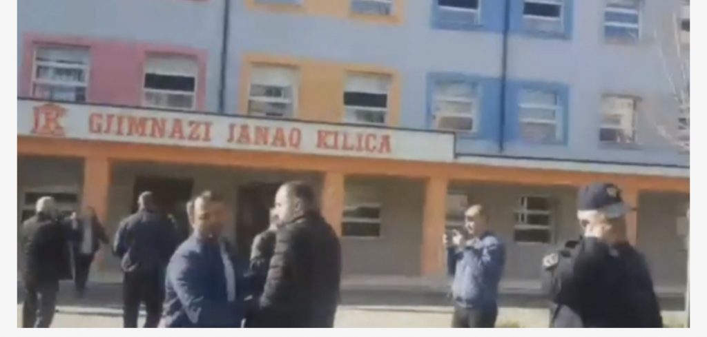 Nxënësi 15 vjeçar u akuzua për hedhjen e lendes helmuese në shkollë