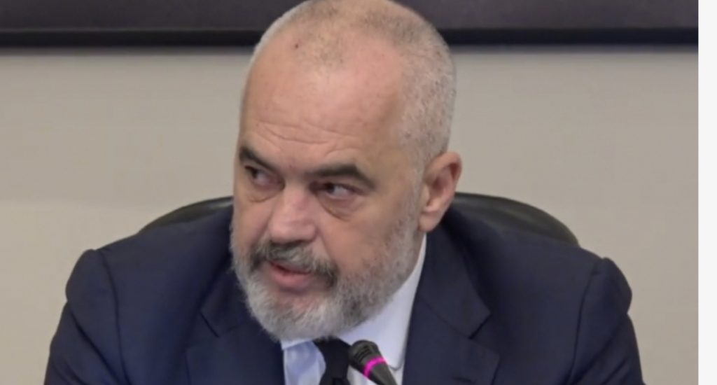 Qeveria nuk mbyll kufijtë, por shkollat për dy javë