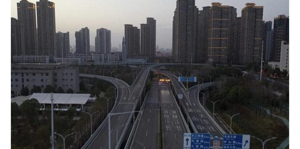 VIDEO/ Shihni si është qyteti ku 11 mln banorë ndodhen në karantinë nga koronavirusi