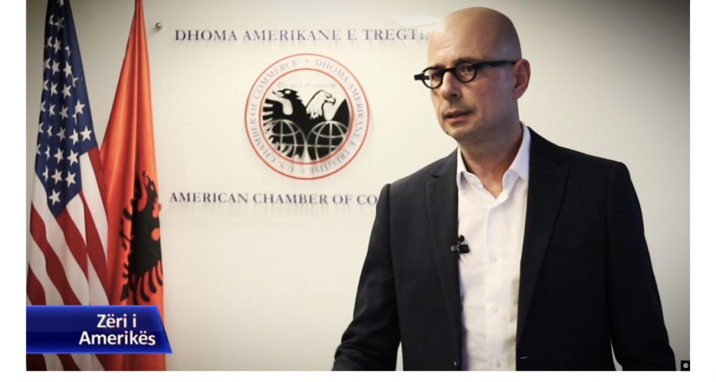Presidenti i Dhomës Amerikane të Tregtisë: Të tejngopur me përkeqësimin e korrupsionit