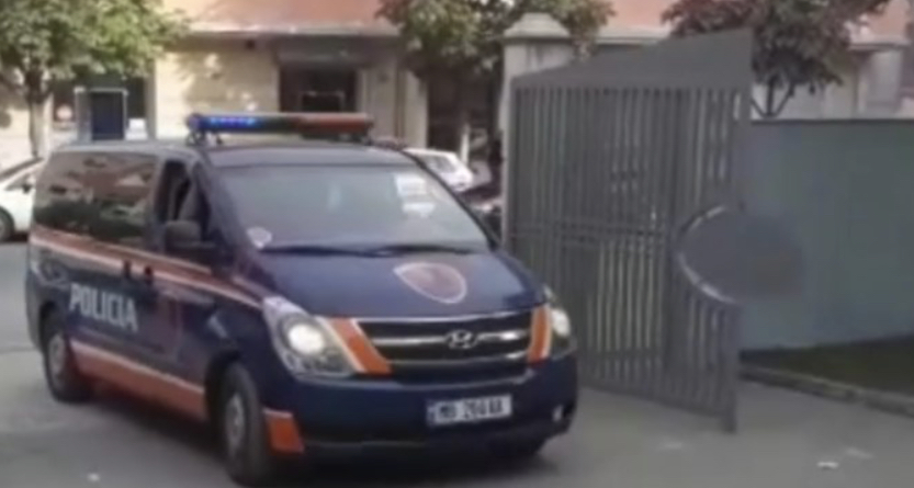 Rrëmbyen me dhunë një 16 vjeçar, tre në prangat e policisë