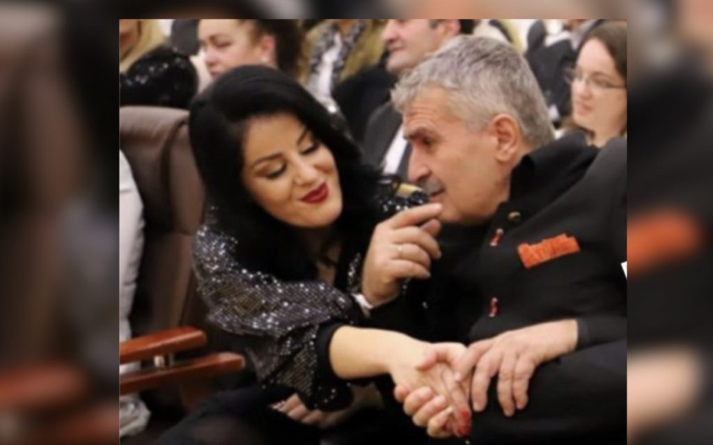 Deputeti më i famshëm i parlamentit Kujtim Gjuzi, dajak gruas