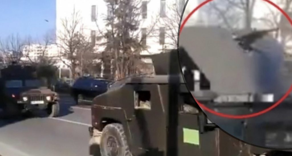 Ushtarët “gati” të gjuajnë armikun e padukshëm me mitraloz 12.7