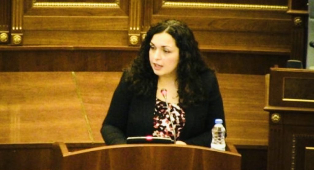 Kryeparlamentarja Vjosa Osmani kundër: Nuk votoj asnjë mocion sepse jam pro shpresës