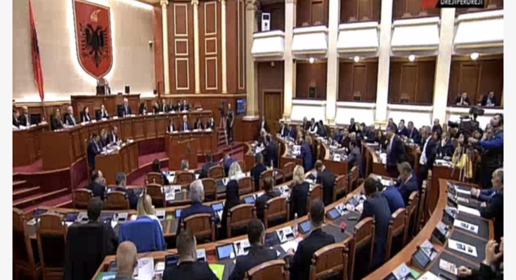 Parlamenti voton  paketën  “Anti-KÇK”