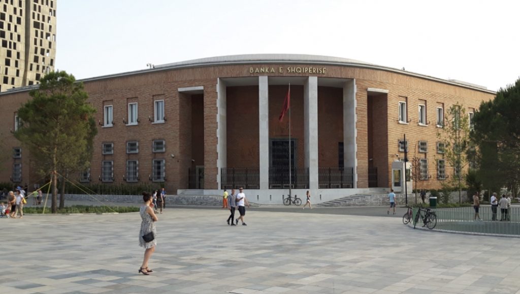 Banka e Shqipërisë shtyn pagesën e kredive me 3 muaj për të gjithë debitorët